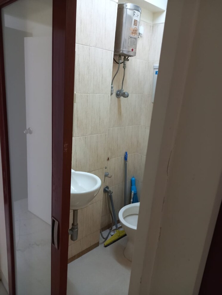 Bathroom, sunita-apartment-cuffe-parade 2 Bedroom 810 Sq.Ft. Apartment In Cuffe Parade Mumbai 7363323
