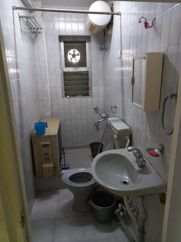 Bathroom, sunita-apartment-cuffe-parade 2 Bedroom 810 Sq.Ft. Apartment In Cuffe Parade Mumbai 7363323