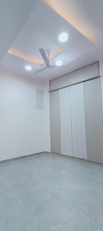 Room in 3 BHK Builder Floor at Sector 73 – for Sale