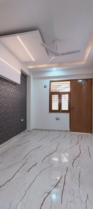 Room in 2 BHK Builder Floor at Sector 73 – for Sale