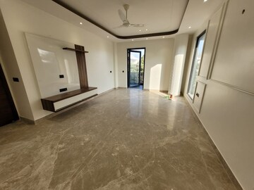Room in 4 BHK Apartment at M3M Capital, Sector 113 – for Sale