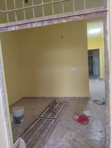 Room in 3 BHK Apartment at Gomti Nagar – for Sale