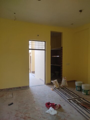 Room in 3 BHK Apartment at Gomti Nagar – for Sale