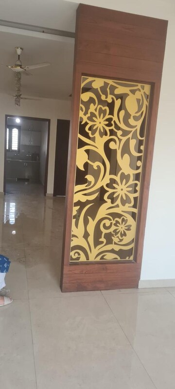Parking in 3 BHK Builder Floor at Sector 76 – for Sale