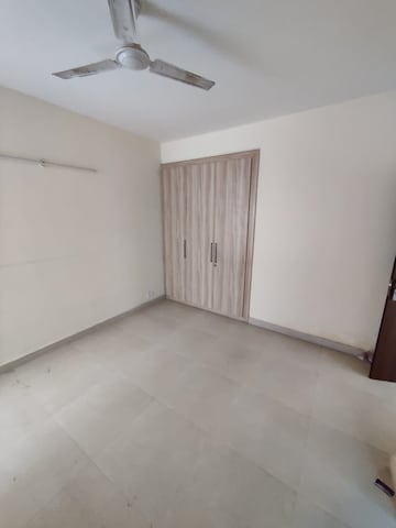Room in 2 BHK Apartment at Signature Global City, Sector 37d – for Sale