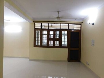 Room in 3 BHK Builder Floor at Rohini Sector 26 – for Sale