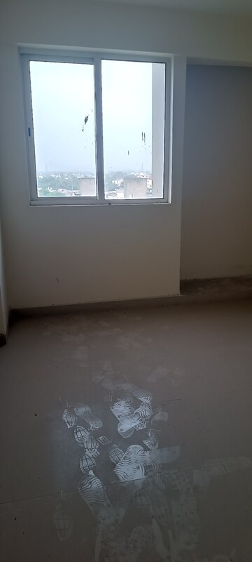 Room in 3 BHK Apartment at MGH Mulberry County, Sector 70 – for Sale