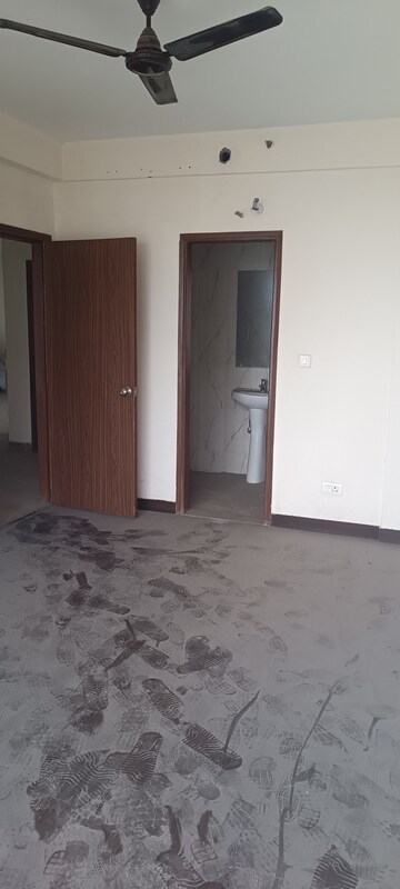 Room in 3 BHK Apartment at MGH Mulberry County, Sector 70 – for Sale