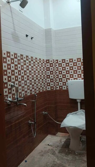 Bathroom in 2 BHK Independent House at Deva Road – for Sale