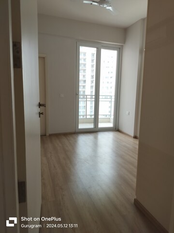 Room in 3 BHK Apartment at DLF The Ultima, Sector 81 – for Sale
