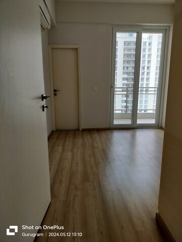 Room in 3 BHK Apartment at DLF The Ultima, Sector 81 – for Sale