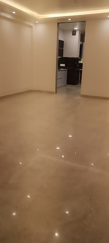 Room in 3 BHK Apartment at BPTP The Resort, Sector 75 – for Sale