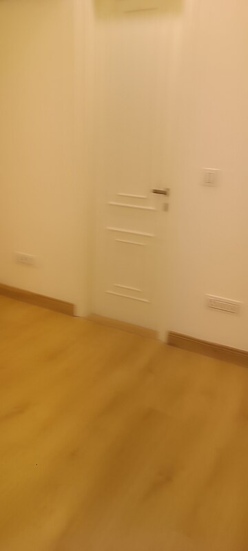 Room in 3 BHK Apartment at BPTP The Resort, Sector 75 – for Sale