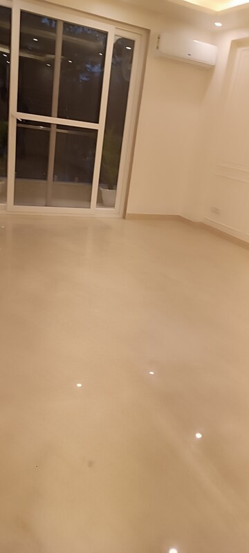 Room in 3 BHK Apartment at BPTP The Resort, Sector 75 – for Sale