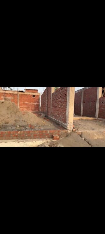 Swimming Pool in 2 BHK Independent House at Kisan Path – for Sale