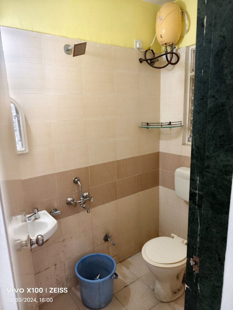 Bathroom, anand-green-crest 2 Bedroom 950 Sq.Ft. Apartment In Hadapsar Pune 7366008