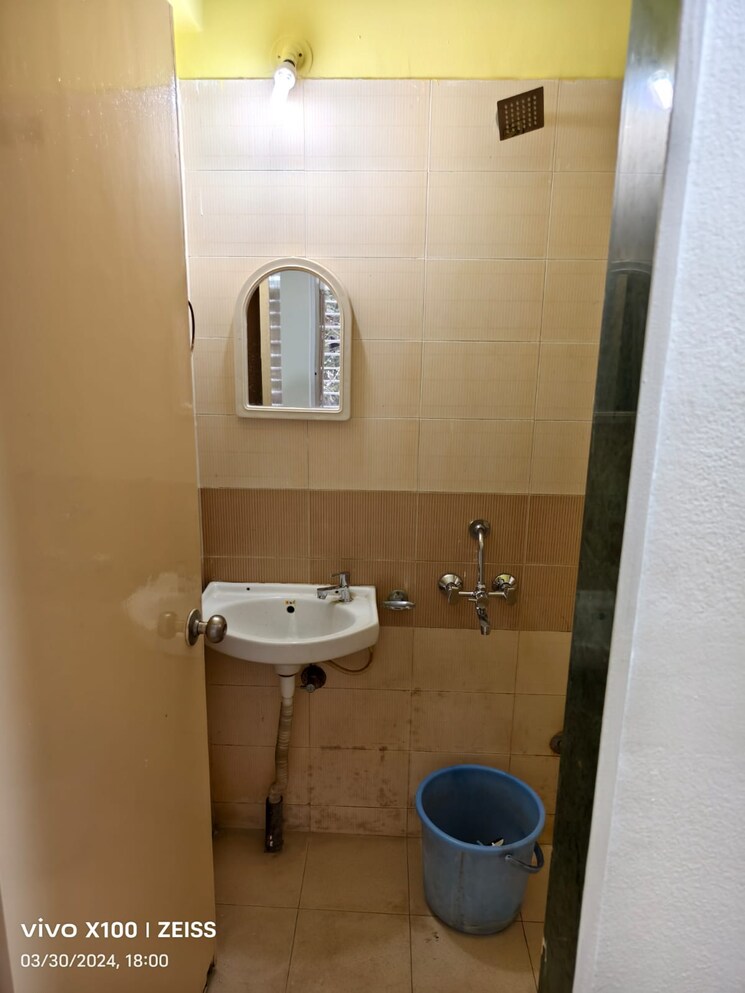 Bathroom, anand-green-crest 2 Bedroom 950 Sq.Ft. Apartment In Hadapsar Pune 7366008