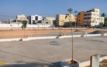 Plot For Sale in Hebbagodi