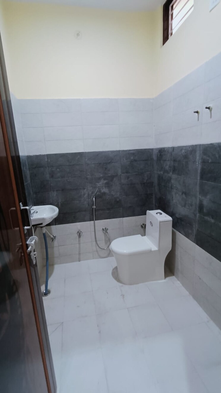 Bathroom, kursi road 2 Bedroom 1000 Sq.Ft. Independent House In Kursi Road Lucknow 7366276