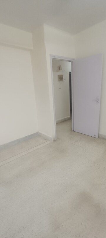 Room in 2 BHK Apartment at Baronet CHS, Kandivali East – for Sale