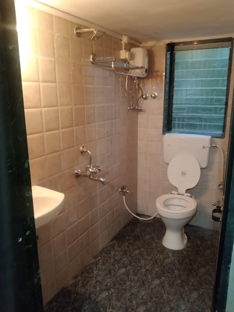 Bathroom, radha-kunj-matunga-west 1 Bedroom 500 Sq.Ft. Apartment In Matunga West Mumbai 7366563