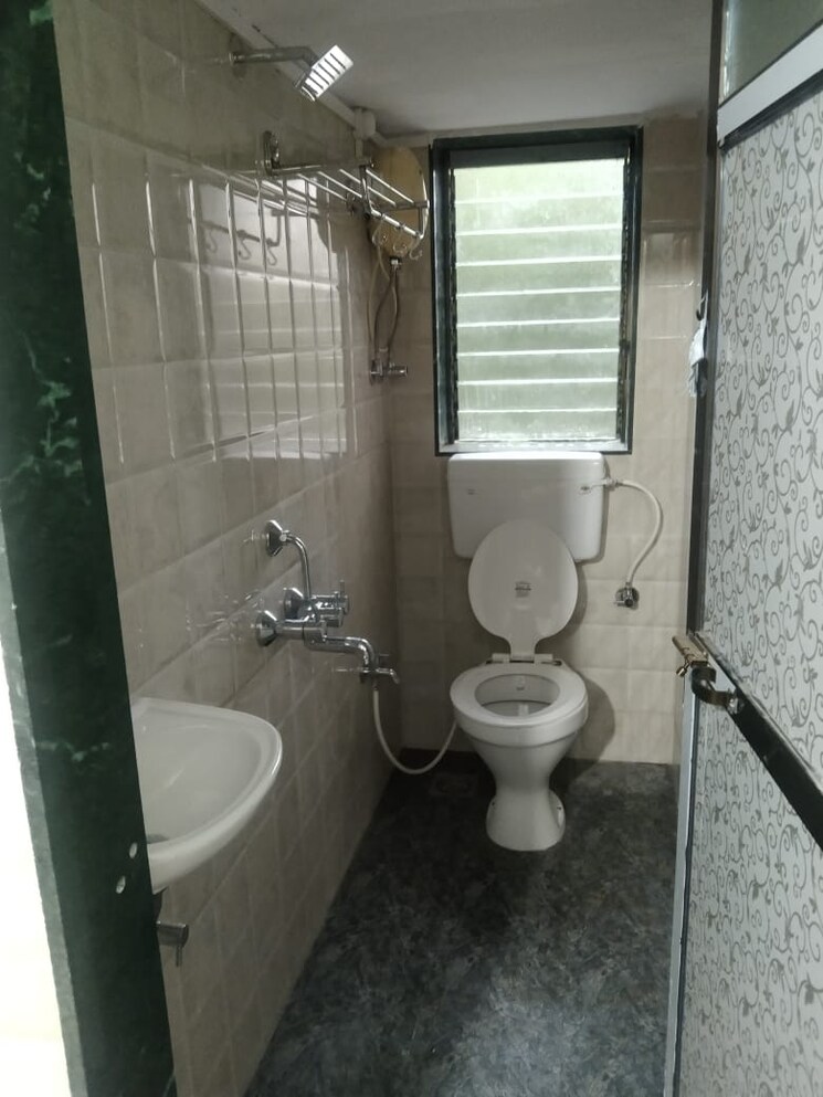 Bathroom, radha-kunj-matunga-west 1 Bedroom 500 Sq.Ft. Apartment In Matunga West Mumbai 7366563