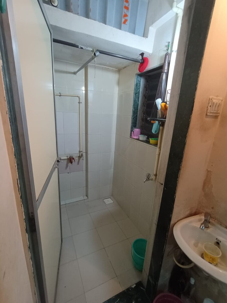Bathroom, radha-kunj-matunga-west 1 Bedroom 500 Sq.Ft. Apartment In Matunga West Mumbai 7366563