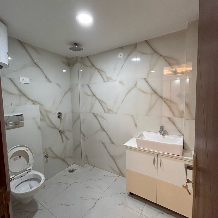 Bathroom, chattarpur 3 Bedroom 1250 Sq.Ft. Builder Floor In Chattarpur Delhi 7366904