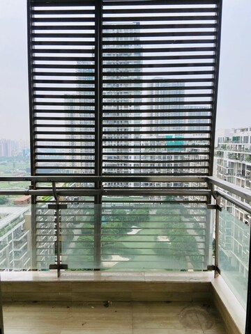 Room in 4 BHK Apartment at M3M Golf Estate Fairway West, Sector 65 – for Sale
