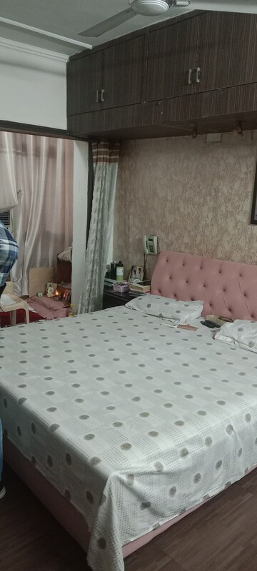 Room in 3 BHK Apartment at Sector 20 – for Sale