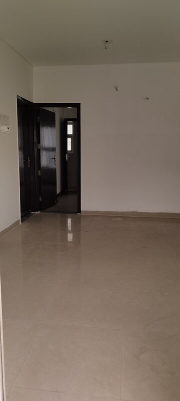 Room in 3 BHK Builder Floor at BPTP Parkland, Sector 75 – for Sale