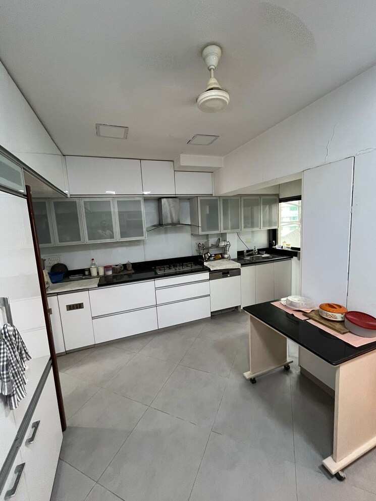 Kitchen, maker-tower 4 Bedroom 3000 Sq.Ft. Apartment In Cuffe Parade Mumbai 7368011