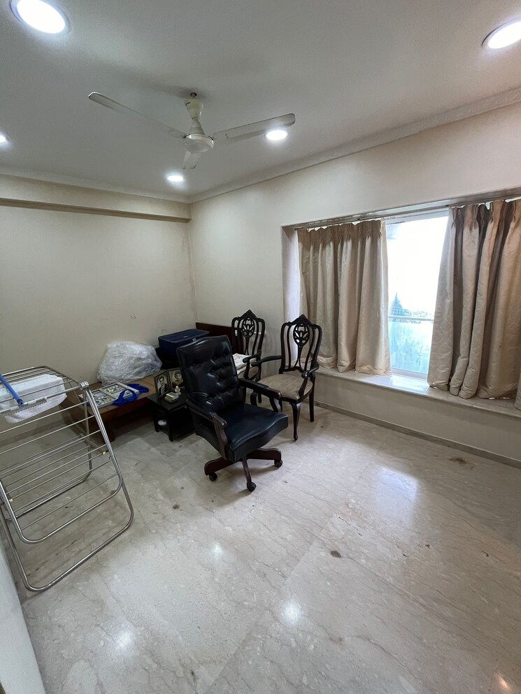  Parking, maker-tower 4 Bedroom 3000 Sq.Ft. Apartment In Cuffe Parade Mumbai 7368011