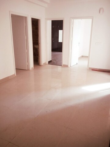 Room in 2.5 BHK Apartment at Ajnara Le Garden, Sector 16b Greater Noida – for Sale