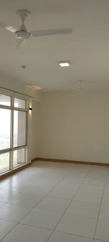 Room in 3 BHK Apartment at Jaypee Greens – for Sale