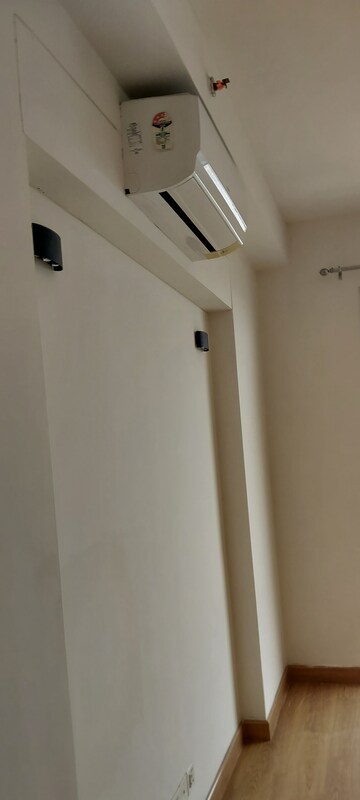 Furnished Amenities in 3 BHK Apartment at Jaypee Greens – for Sale