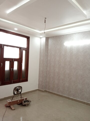 Room in 4 BHK Apartment at Batla House – for Sale