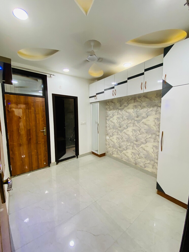 Room, dwarka mor 3 Bedroom 600 Sq.Ft. Builder Floor In Dwarka Mor Delhi 7368347