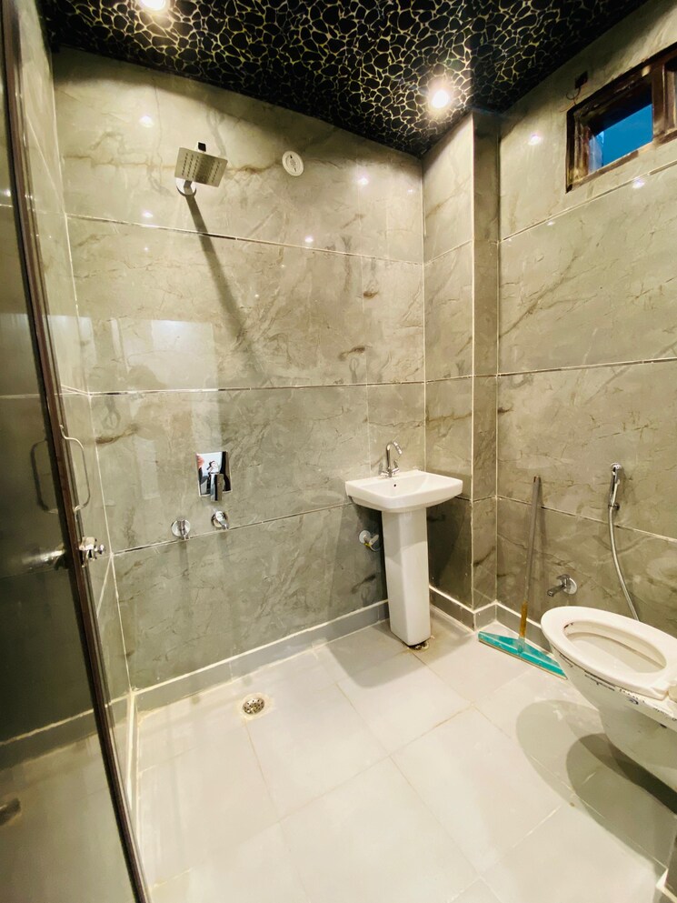 Bathroom, dwarka mor 3 Bedroom 600 Sq.Ft. Builder Floor In Dwarka Mor Delhi 7368347