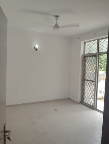 Room in 2 BHK Apartment at Signature Global Synera, Sector 81 – for Sale