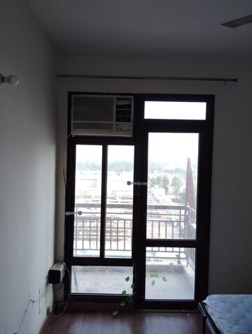 Room in 2 BHK Apartment at Signature Global Synera, Sector 81 – for Sale