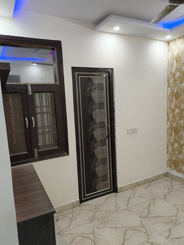 Room in 2 BHK Builder Floor at Mahavir Enclave – for Sale
