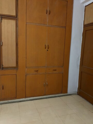 Furnished Amenities in 2 BHK Apartment at Patparganj – for Sale