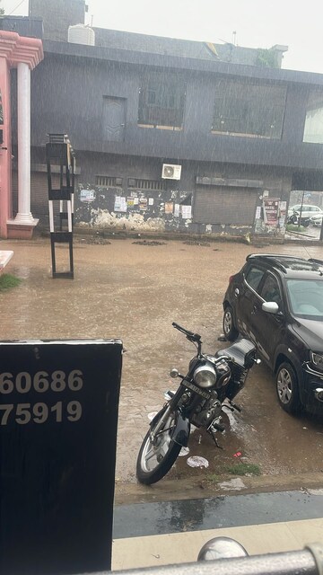 Parking in 2 BHK Builder Floor at Sector 116 – for Sale