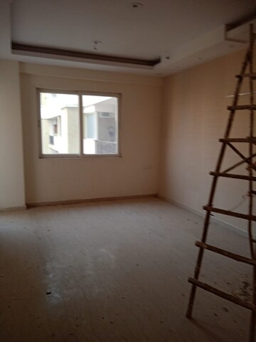 Room in 3.5 BHK Apartment at Eldeco The Studio, Sector 93a – for Sale