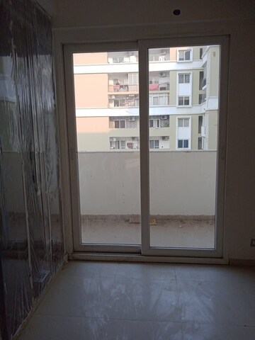 Room in 3.5 BHK Apartment at Eldeco The Studio, Sector 93a – for Sale