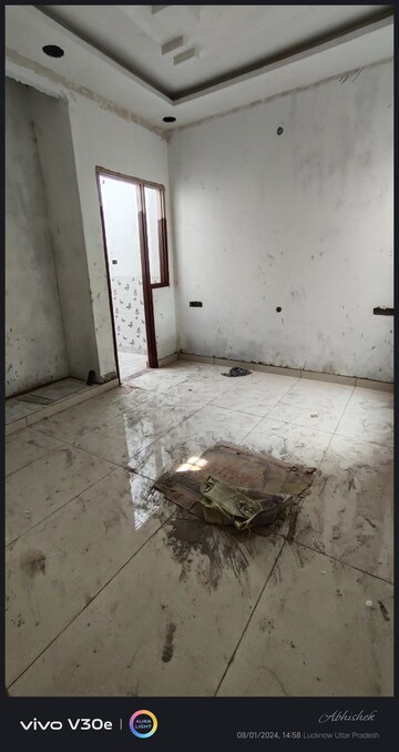 Room in 2 BHK Independent House at Jankipuram Extension – for Sale