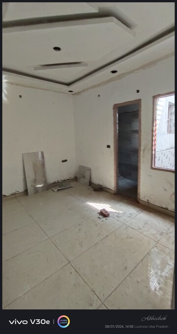 Room in 2 BHK Independent House at Jankipuram Extension – for Sale