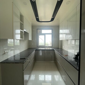 Kitchen in 3 BHK Builder Floor at BPTP Amstoria, Sector 102 – for Sale
