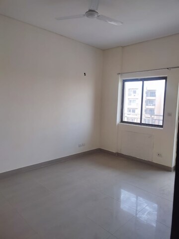 Room in 3.5 BHK Apartment at Ardee City Palm Grove Heights, Sector 52 – for Sale